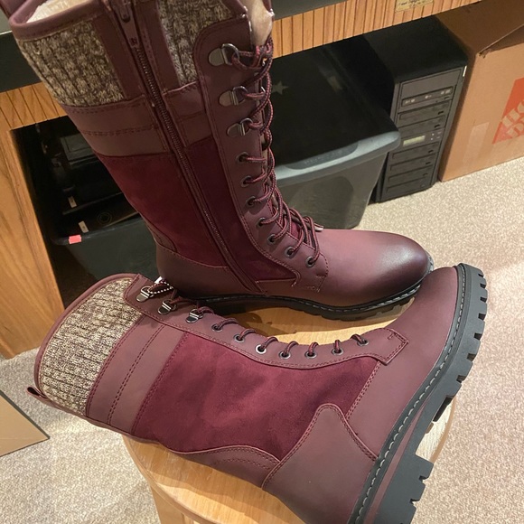Burgundy tall boots - Picture 2 of 4
